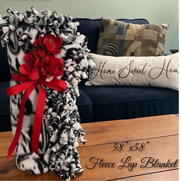 Sketched Puppy Dog Fleece Blanket - Picture 2 of 13